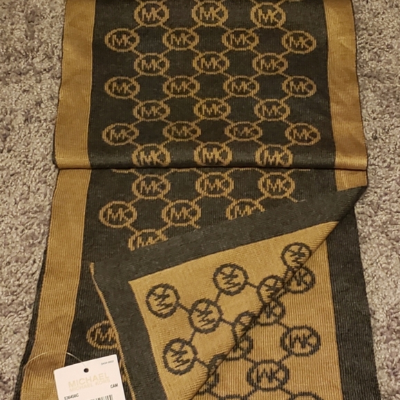 Michael kors women's logo scarf - Picture 3 of 4